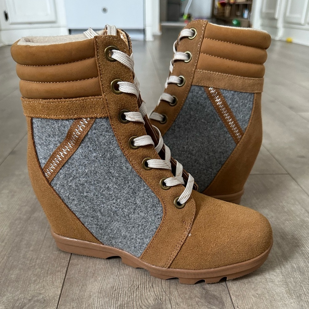 Serra Wedge Hiking Bootie Cow Suede Leather Tan/Gray Womens Size 8 Never Worn